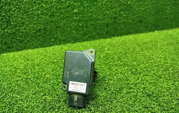 Mitsubishi Pajero Mass air flow meter E5T60171 MR985187