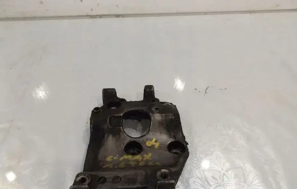 Ford Focus C-MAX Engine mounting bracket