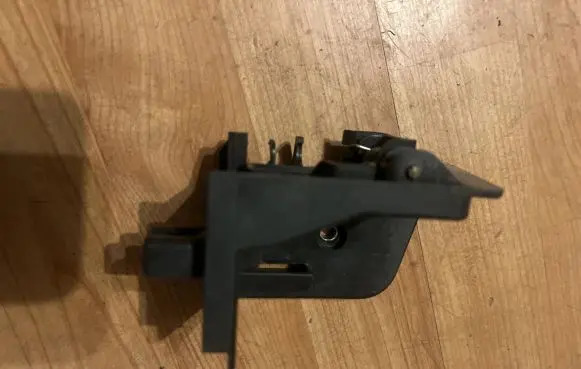 BMW X3 G01 Parcel shelf load cover mount bracket 7396582