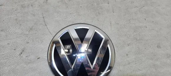 Volkswagen Sharan Manufacturer badge logo/emblem 7N0853601C