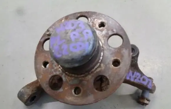 Mercedes-Benz C W203 Rear wheel hub