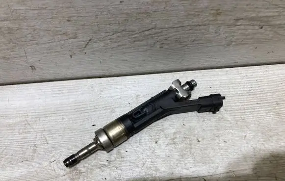 Opel Crossland X Fuel injector 9810335380