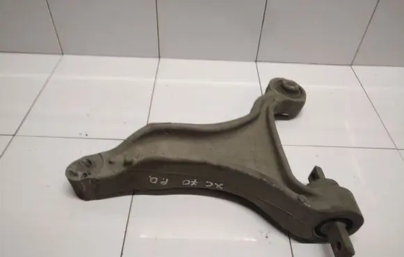 Volvo XC70 Front lower control arm/wishbone