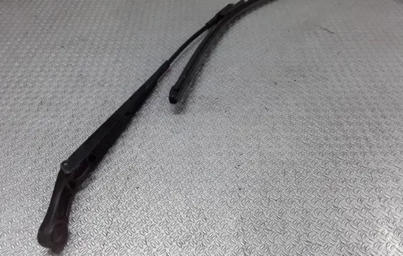 Opel Zafira B Windshield/front glass wiper blade 13145564