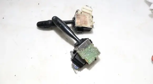 Toyota Avensis T220 Light switch