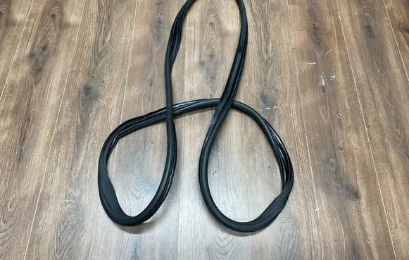 Mercedes-Benz E W213 Rear door rubber seal (on body) A2136970900