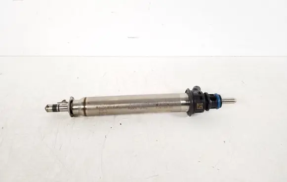 Mercedes-Benz C W205 Fuel injector A2560700187