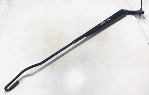 Chrysler Voyager Front wiper blade arm 04717365 23109768