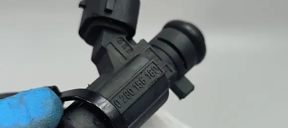 Audi A8 S8 D3 4E Fuel injector 