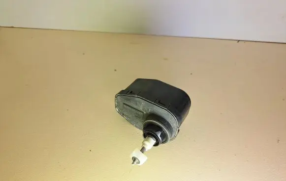 Audi 80 90 B3 Headlight level adjustment motor 893941295 00437520