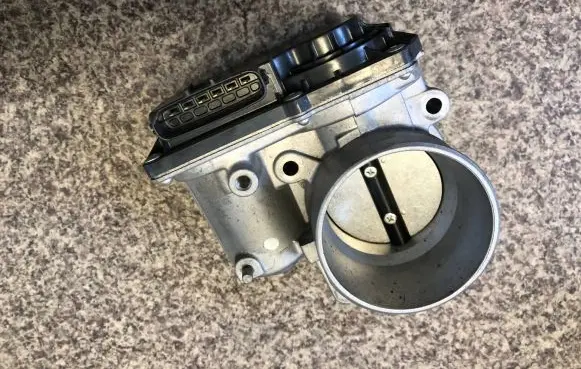 Mazda CX-5 Electric throttle body valve PE0113640B