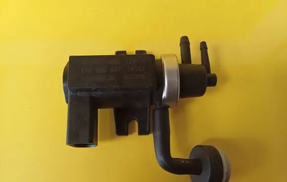 Volkswagen Touareg I Turbo solenoid valve 1J0906627