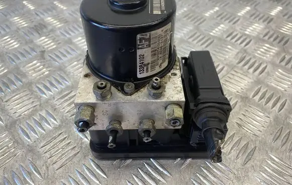 Opel Astra J ABS Pump 13384102