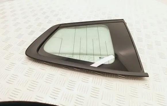 Opel Zafira C Rear side window 43R001564