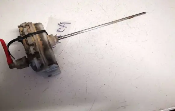 Audi A4 S4 B5 8D Central locking vacuum pump 8d0862153