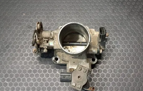 Mazda 626 Throttle valve