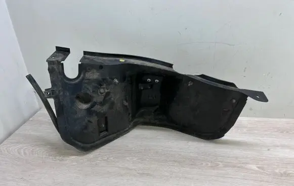 Volkswagen Touareg II Heat shield in engine bay 7P6819512C 7P6819512