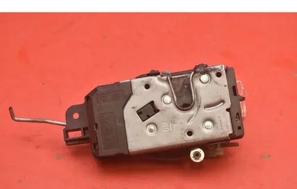 Opel Astra H Front door lock 13210748QF