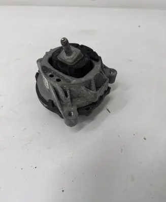 Engine mount bracket