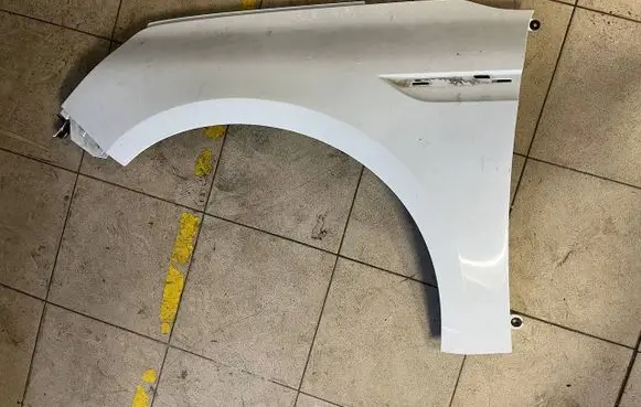 Renault Megane IV Fender 631016669R