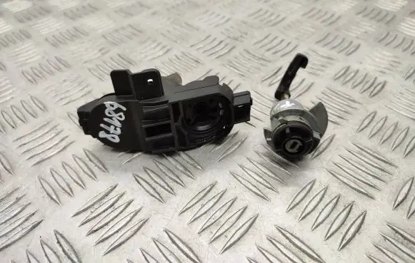 BMW 5 F10 F11 Front door lock (next to the handle) 