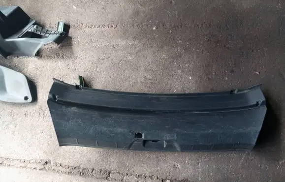Trunk/boot sill cover protection