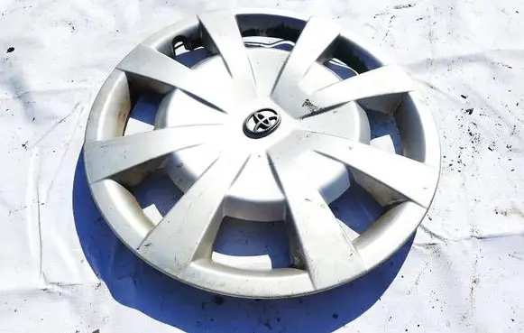 Toyota Avensis T270 R16 wheel hub/cap/trim 4260205140