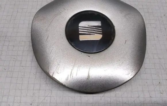 Seat Alhambra (Mk1) Original wheel cap 063628 1L0601149G