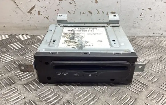 Ram 1500 Radio/CD/DVD/GPS head unit 68335565AB