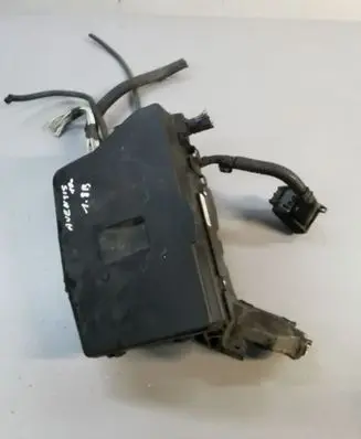 Toyota Avensis T270 Fuse box set 8211105F71 8266205130