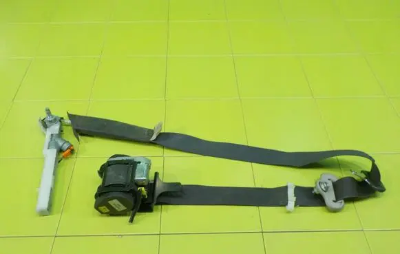 Renault Koleos I Front seatbelt 6104766A 18AB22