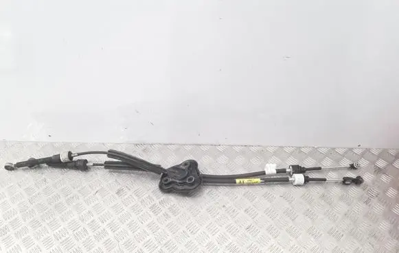 Renault Megane III Gear shift cable linkage 8200781046