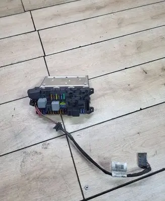 Mercedes-Benz E W211 SAM control unit 2115453901