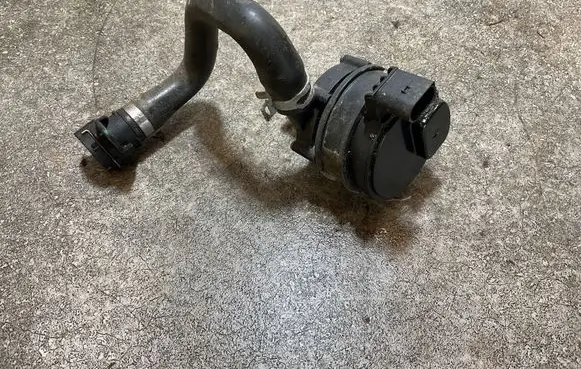 Volvo XC40 Electric auxiliary coolant/water pump 32238224 13238224