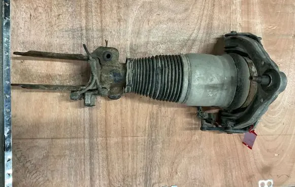 Volkswagen Touareg I Air suspension front shock absorber 