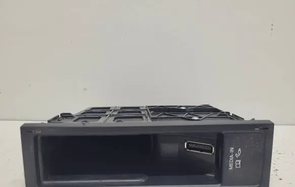 Volkswagen Touran II AUX in-socket connector 5N0035341E 1000003006