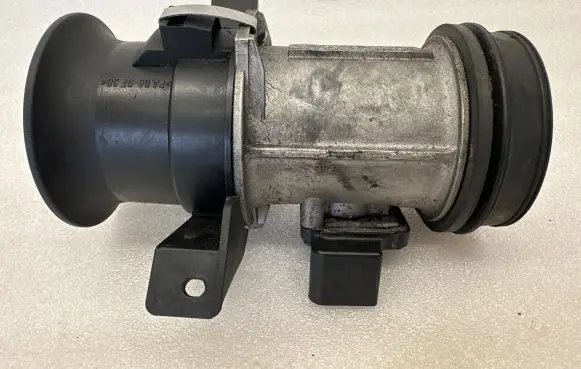 Audi A4 S4 B6 8E 8H Mass air flow meter 059906461D