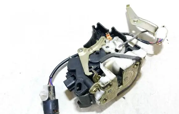 Mitsubishi Grandis Front door lock