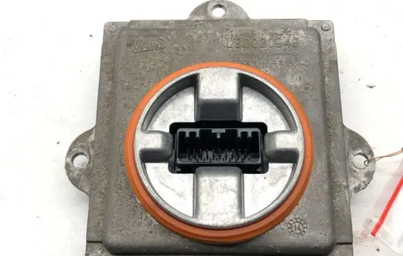 Jeep Grand Cherokee Voltage converter/converter module L90020945