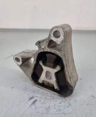 Engine mount bracket