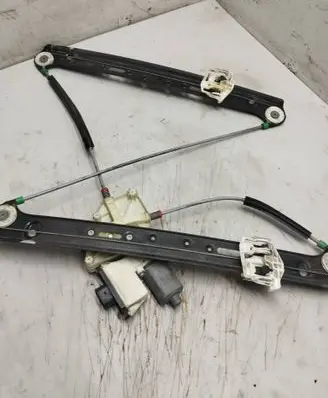 BMW X3 E83 Front door window regulator motor 69259631 S007083005