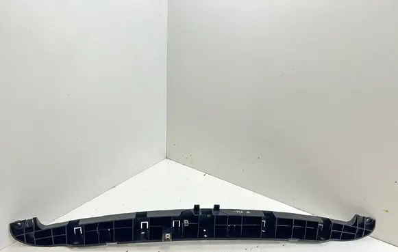 Rear bumper mounting bracket