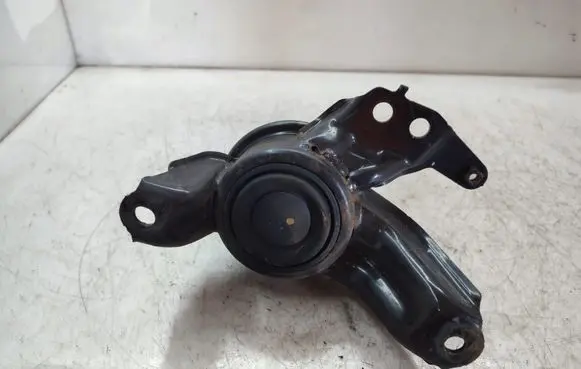 KIA Optima Engine mount bracket