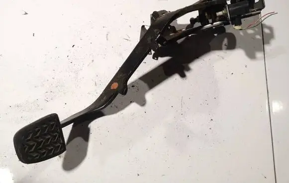 Toyota Avensis T250 Clutch pedal 