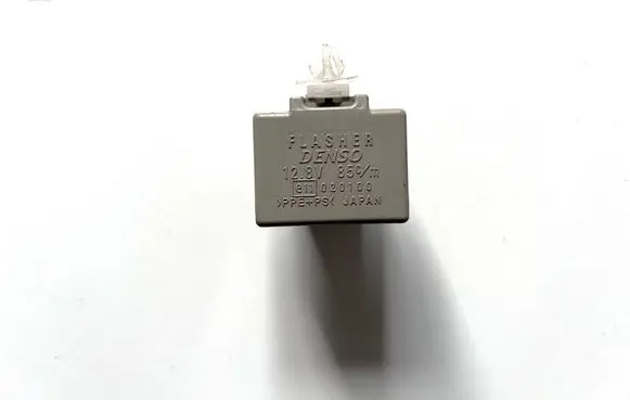 Subaru Forester SJ Hazard warning light relay 0665006791 86111AJ001