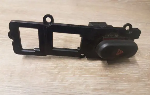 Mitsubishi Pajero Sport I Hazard light switch MR117578