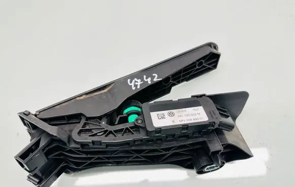 Volkswagen Golf Plus Accelerator throttle pedal 1K1723503M 6PV00889001
