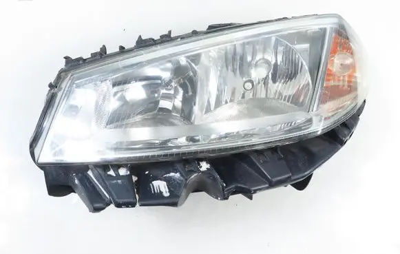 Renault Megane II Headlight/headlamp 8200476428