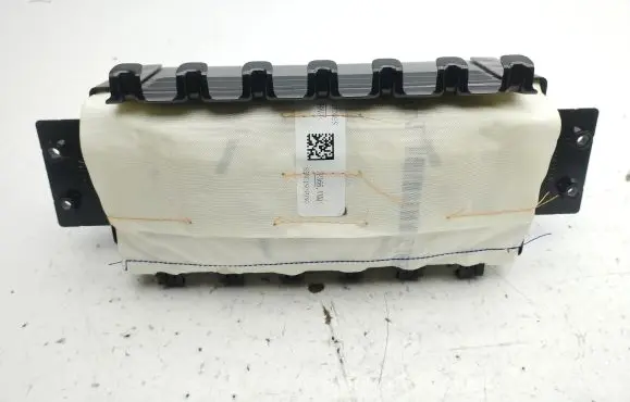 Tesla Model 3 Passenger airbag 641046811D