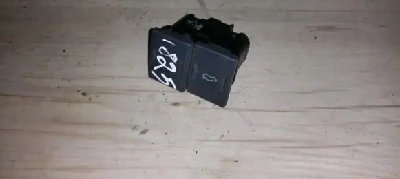 Tailgate opening switch